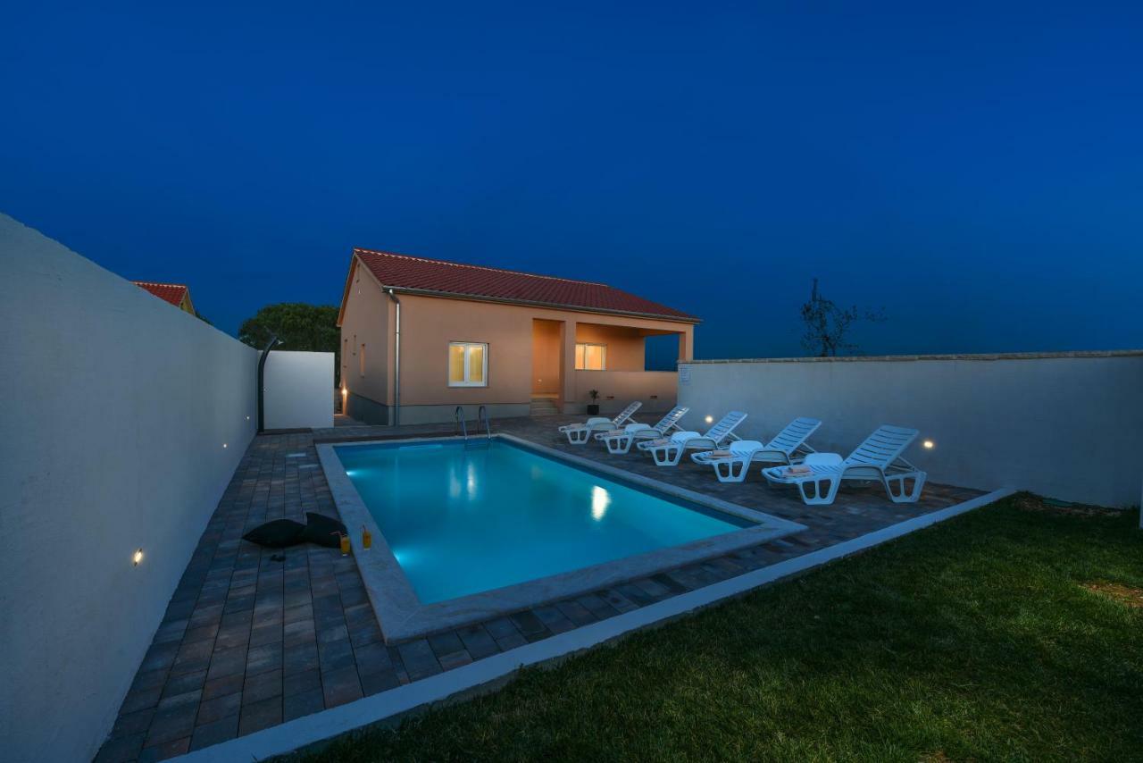 Holiday Home Luka Задар Екстер'єр фото