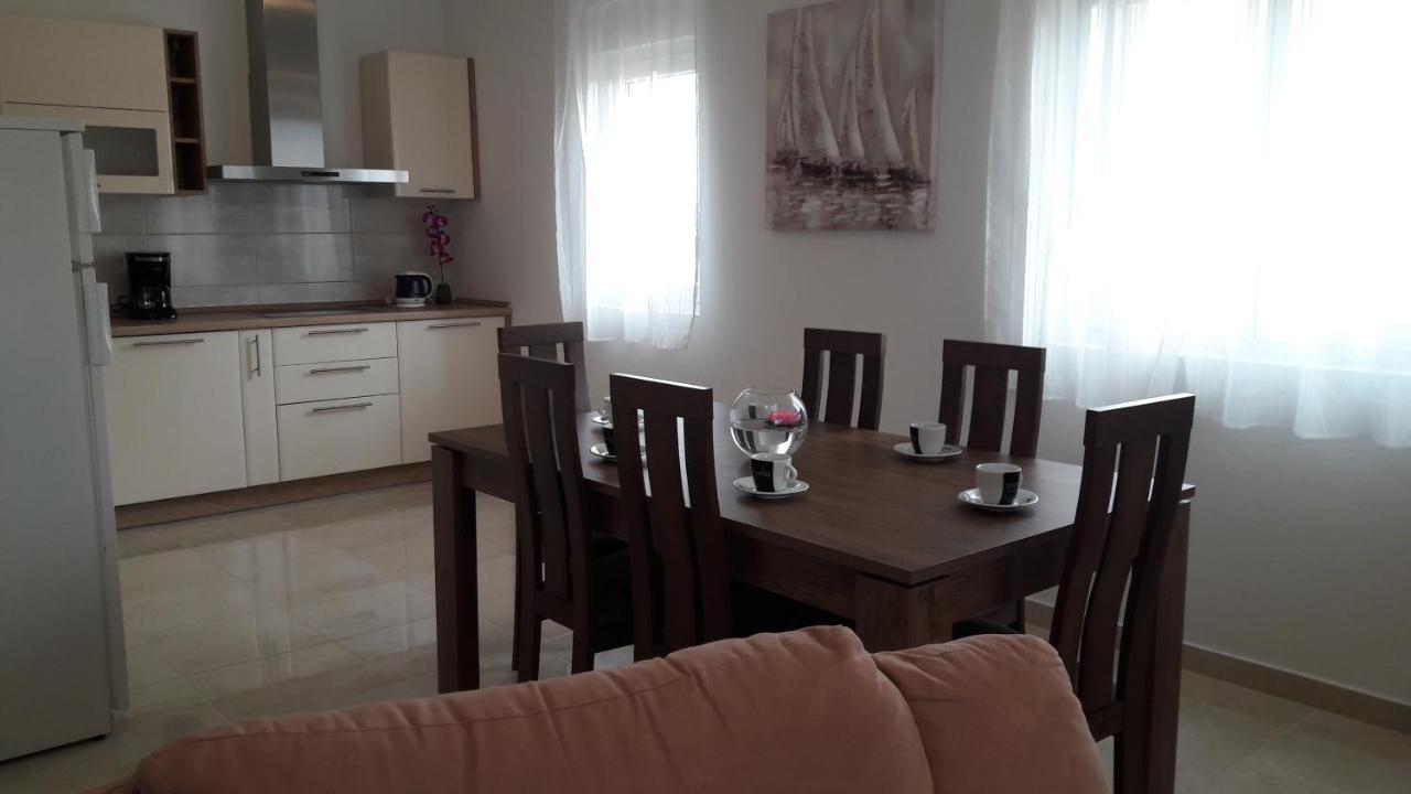 Holiday Home Luka Задар Екстер'єр фото