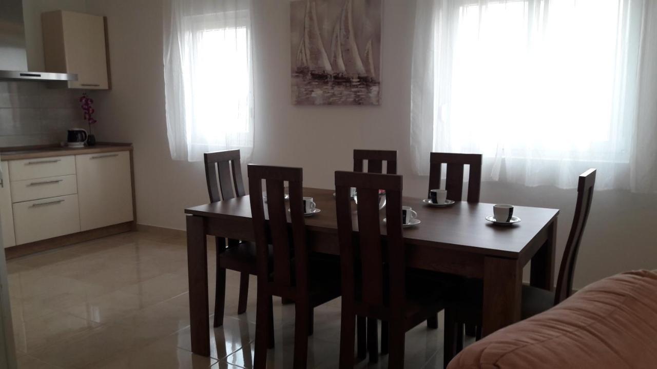 Holiday Home Luka Задар Екстер'єр фото